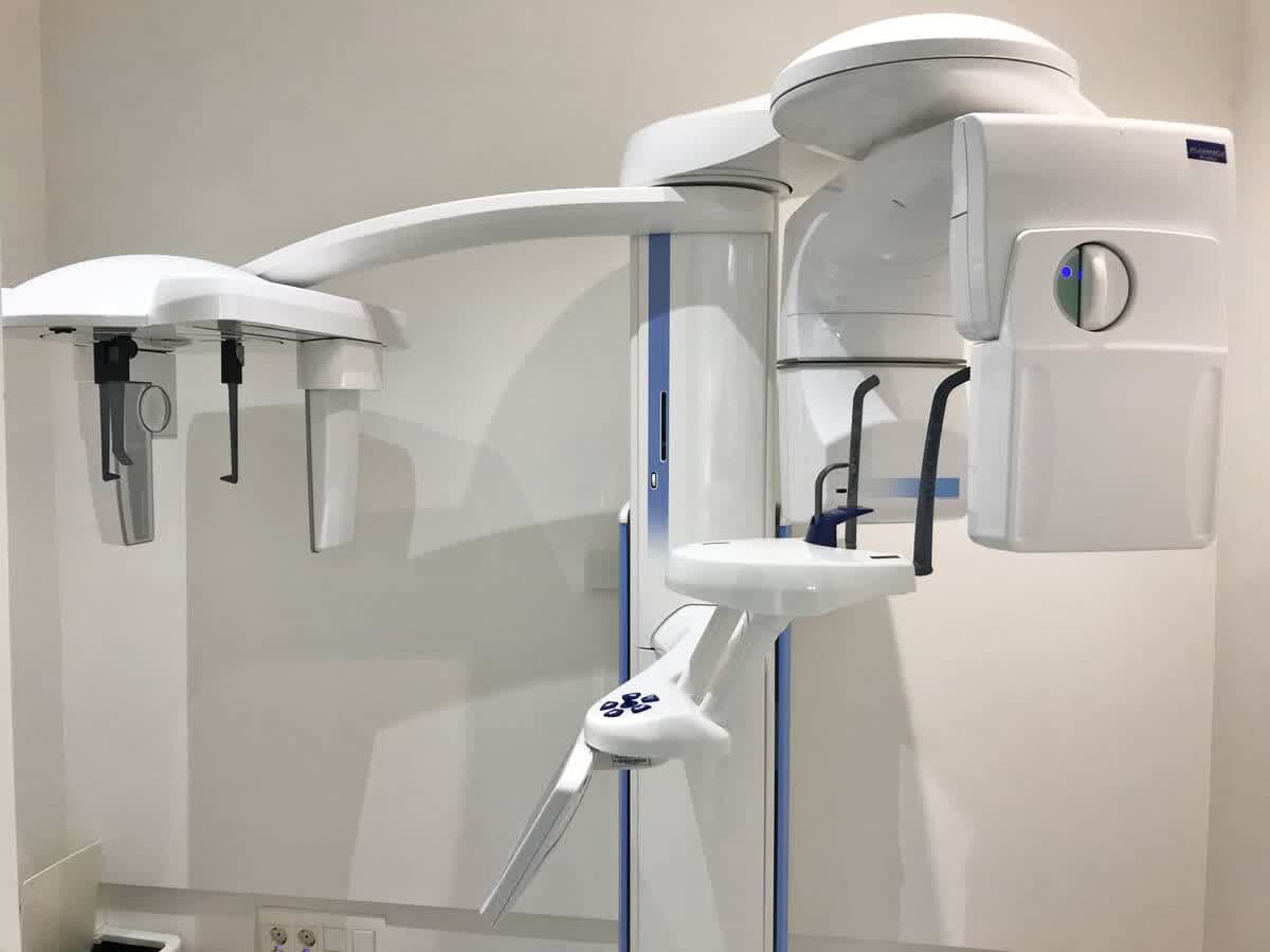 TAC para pruebas de imagen en la clínica dental de A Illa de Arousa